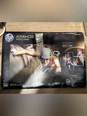 HP Advanced Glossy Photo Paper Box - Black with Multicolor Graphics 13x19
